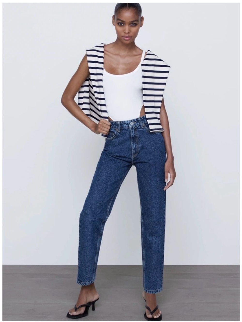 Zara the 90s mom jean Dark Blue Straight Leg SZ 4